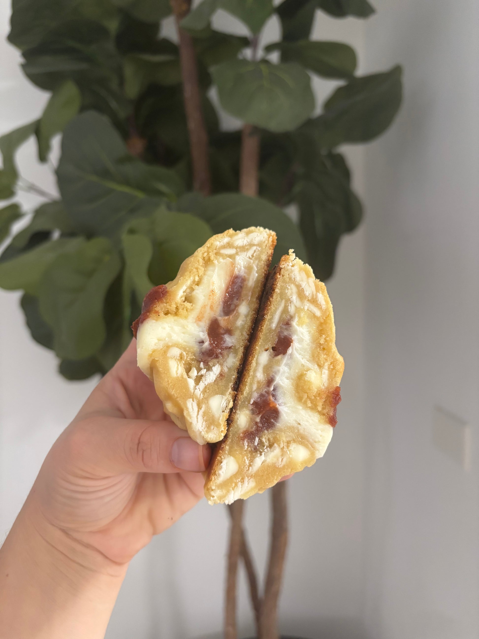 GUAVA CREAM COOKIE